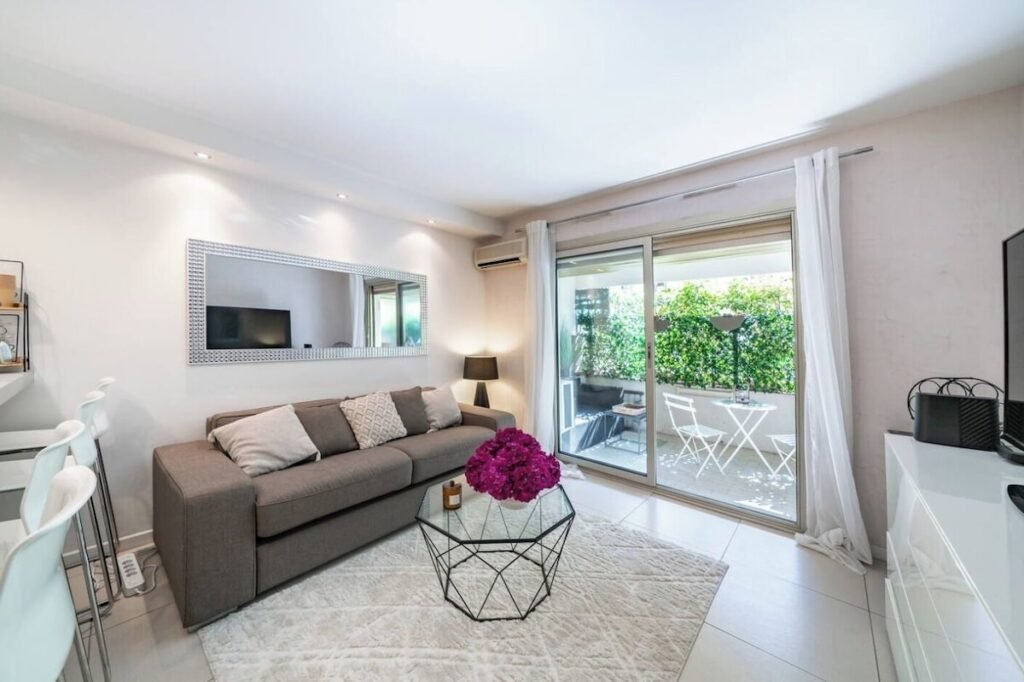 Chic Studio 5 Minutes from Croisette - with large terrace and AC