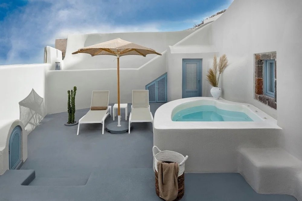 Luna Santorini Suites