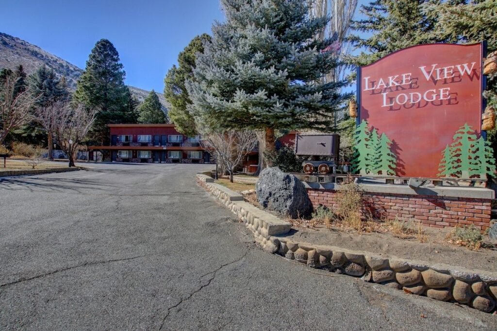 Lake View Lodge
