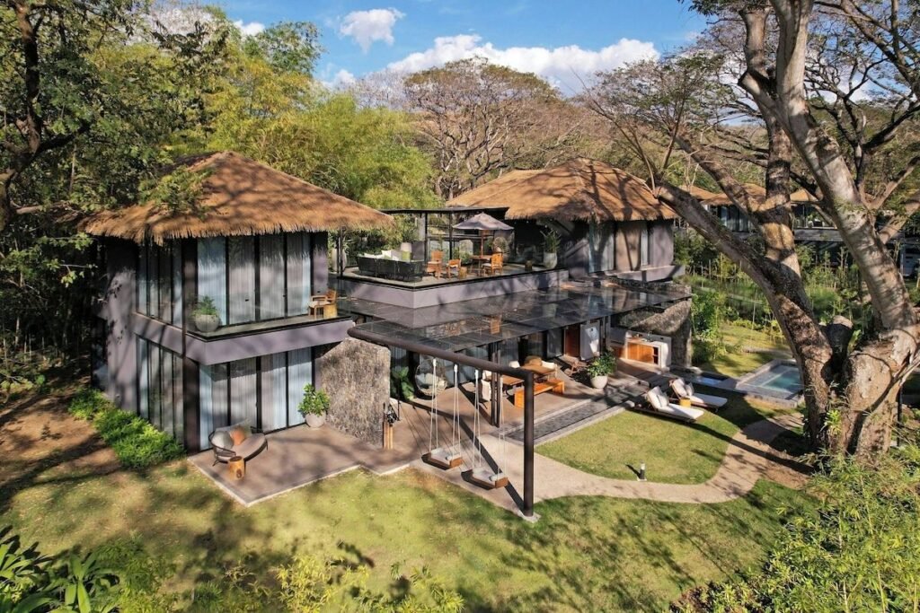 El Mangroove Papagayo, Autograph Collection
