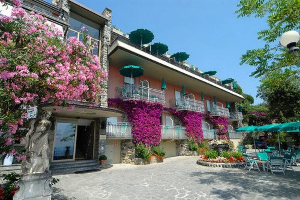 Porto Roca Hotel